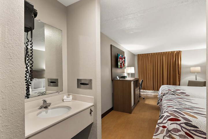 Room 17 of 34