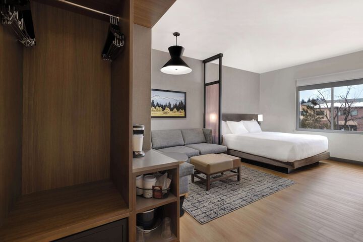 Room 28 of 68