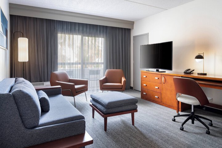 Room 8 of 27