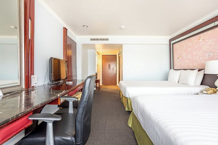 Room 65 of 87