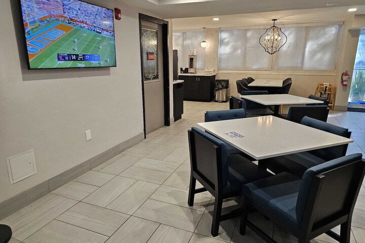 La Quinta Inn & Suites by Wyndham Deerfield Beach I-95