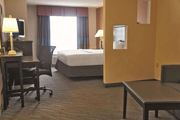 La Quinta Inn & Suites by Wyndham Edmond