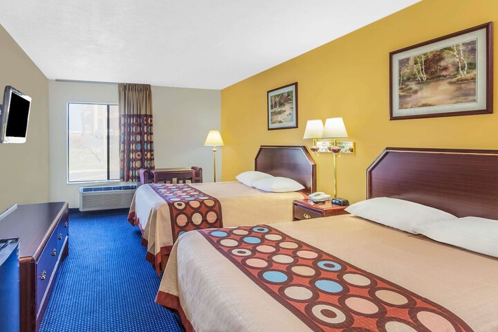 Super 8 by Wyndham Morristown / South