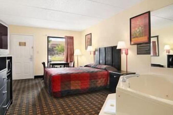 Room 8 of 19