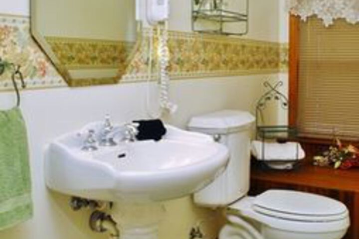 Arbor Hill Inn