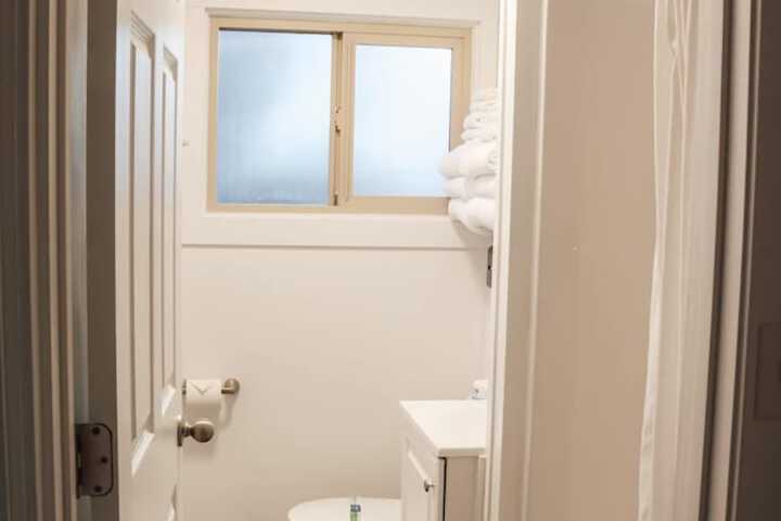 Room 100 of 144