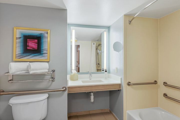 Room 32 of 83