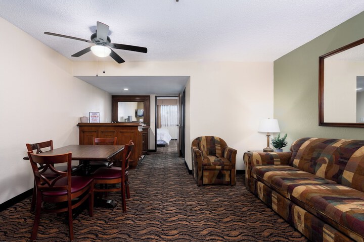 MCM Elegante Suites Abilene