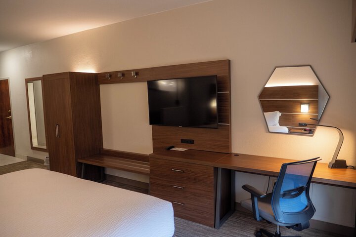 Holiday Inn Express & Suites Greenville Airport by IHG