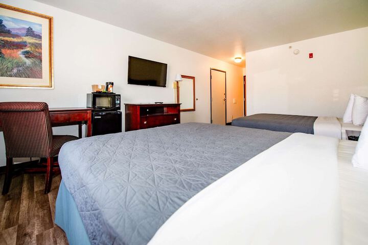 Room 27 of 49
