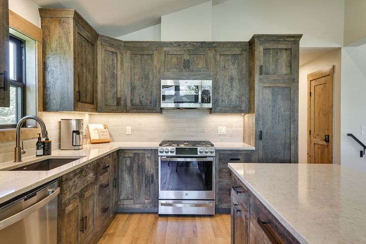 Updated Silverthorne Home w / Hot Tub & Mtn Views!