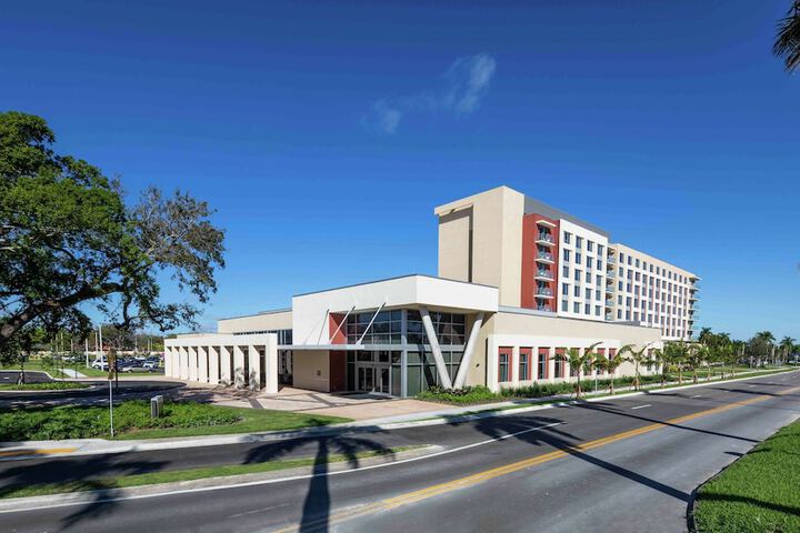 Hotel 5 of 106