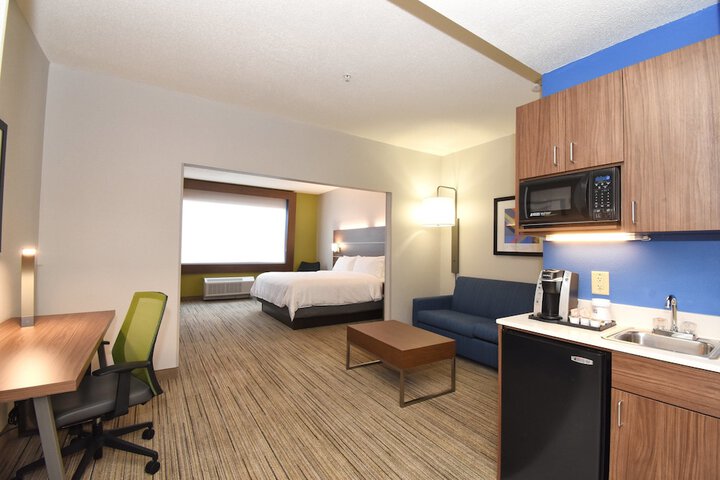 Room 13 of 38