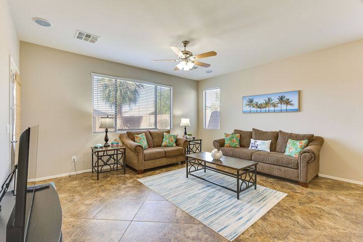 Near Parks & Golf: Maricopa Home w / Covered Patio!