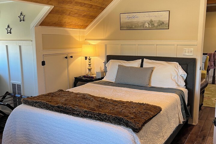 The Alexander at Creek Road