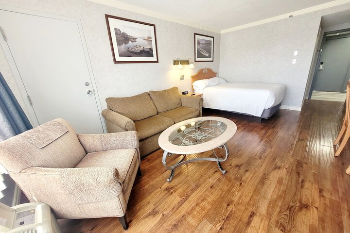 Room 28 of 38