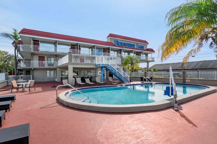 Pool 4 of 28