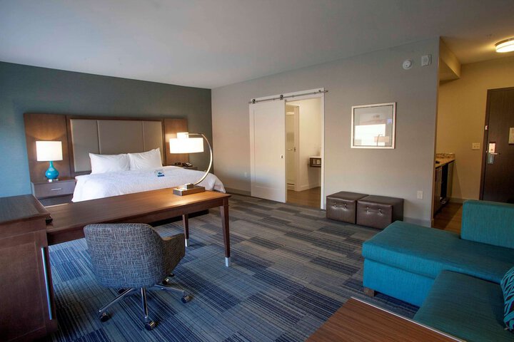 Room 32 of 81