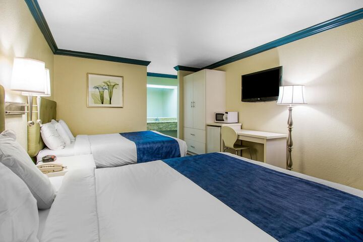 Room 21 of 38