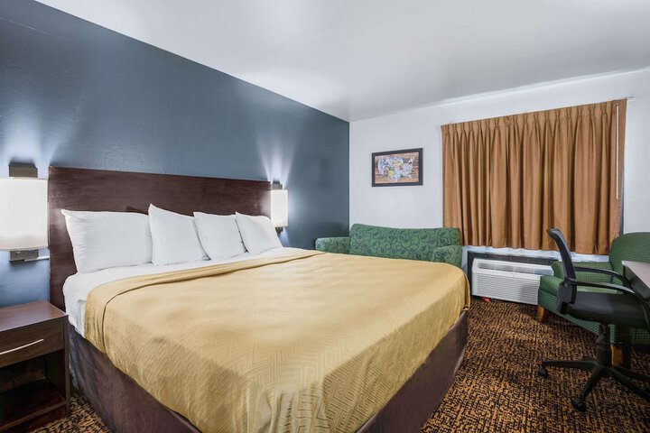 Econo Lodge Milwaukee Airport