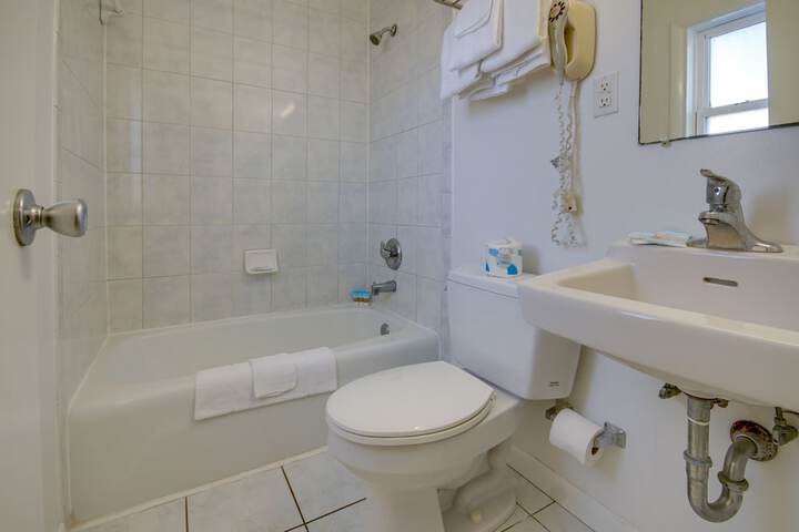 Room 14 of 28
