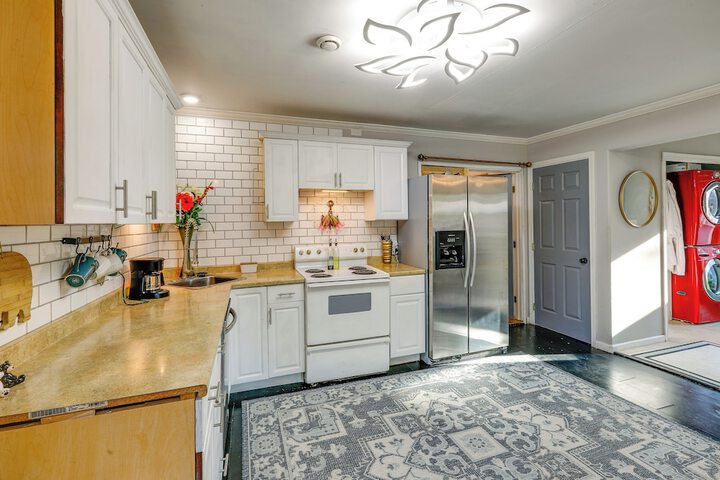 Delta Junction Rental w / Shared Pool & Hot Tub!