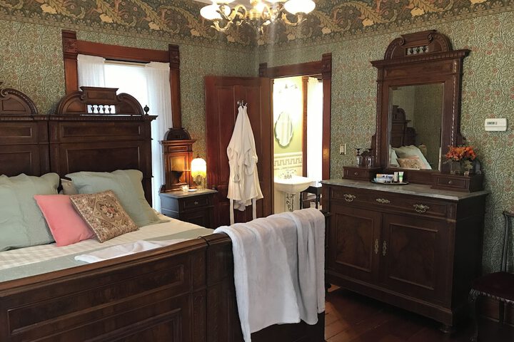 Room 54 of 83