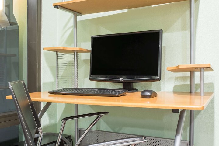 Business Center 15 of 15