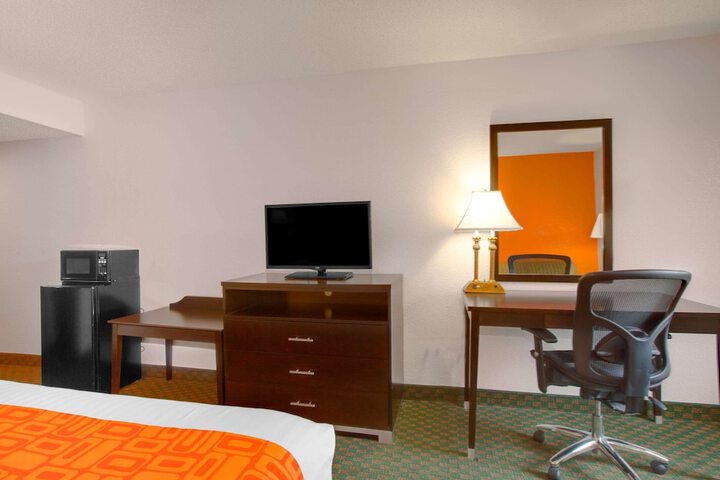 Room 12 of 16