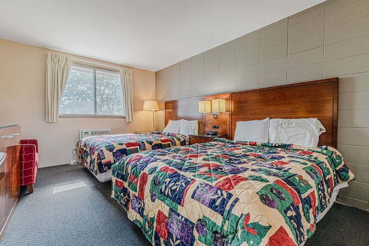Room 5 of 12