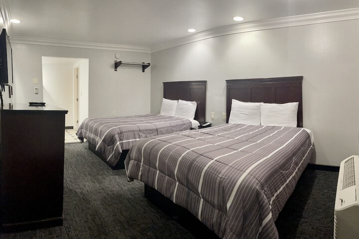 Room 8 of 9