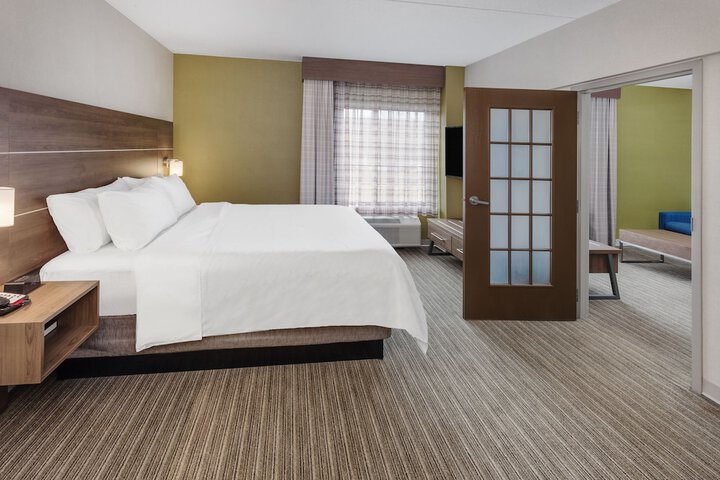 Room 17 of 36