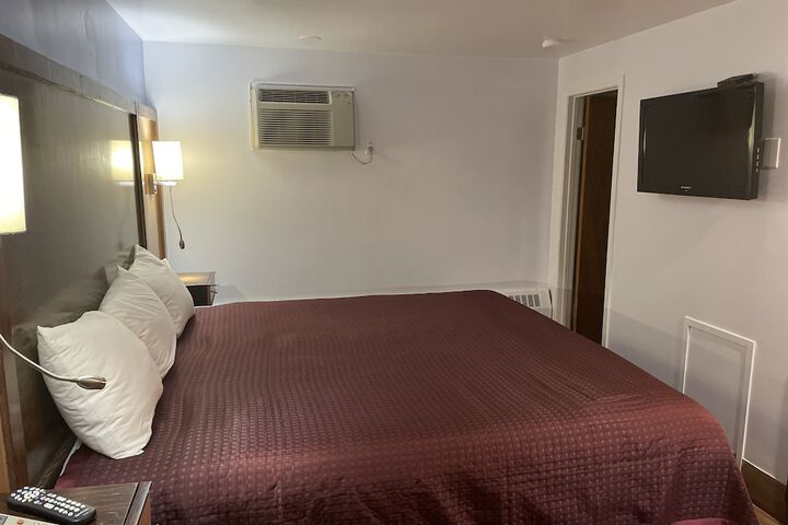Room 3 of 28