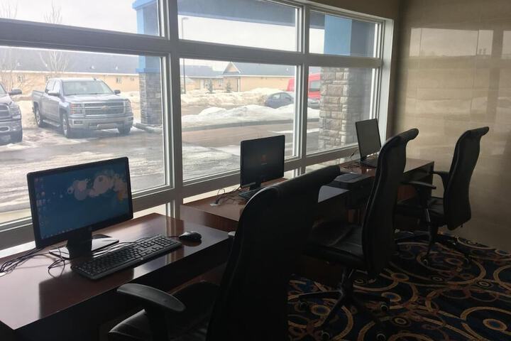 Days Inn & Suites by Wyndham Fort Saskatchewan