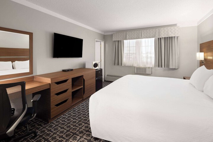 Room 35 of 53