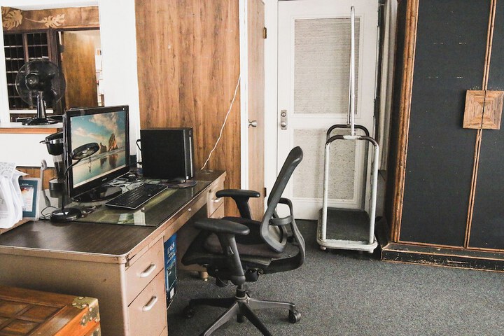 Business Center 89 of 90