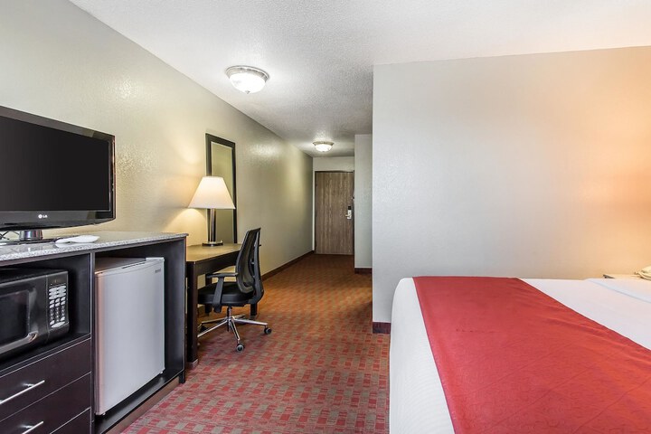 Room 10 of 40