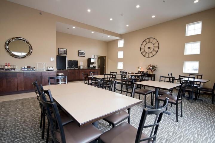 Dining 17 of 17