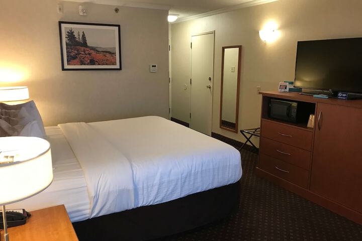 Room 26 of 40