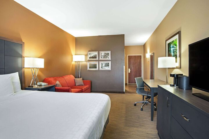 Room 22 of 37