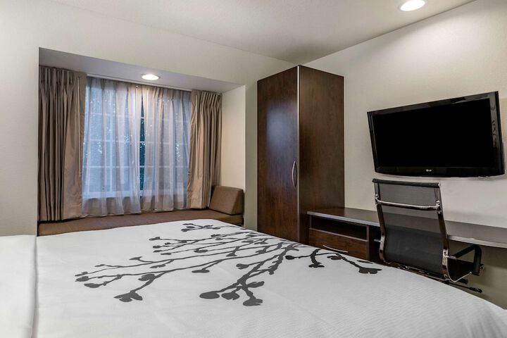 Room 13 of 30