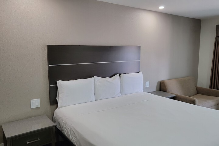 Room 17 of 18