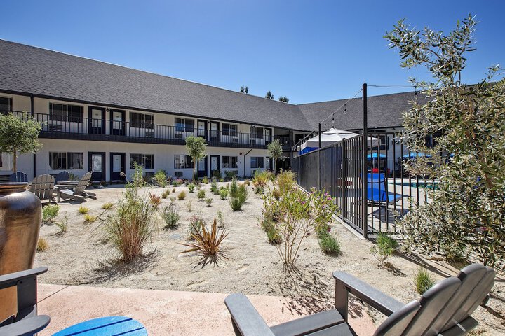 Sideways Inn