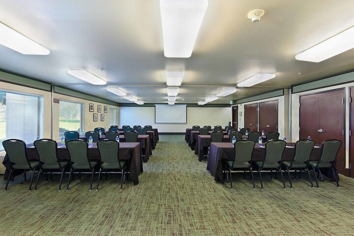 Oxford Suites Yakima