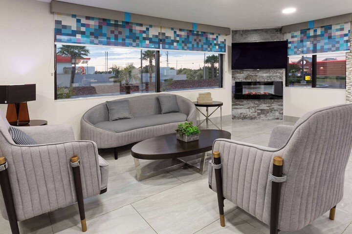 Super 8 by Wyndham Prattville Montgomery