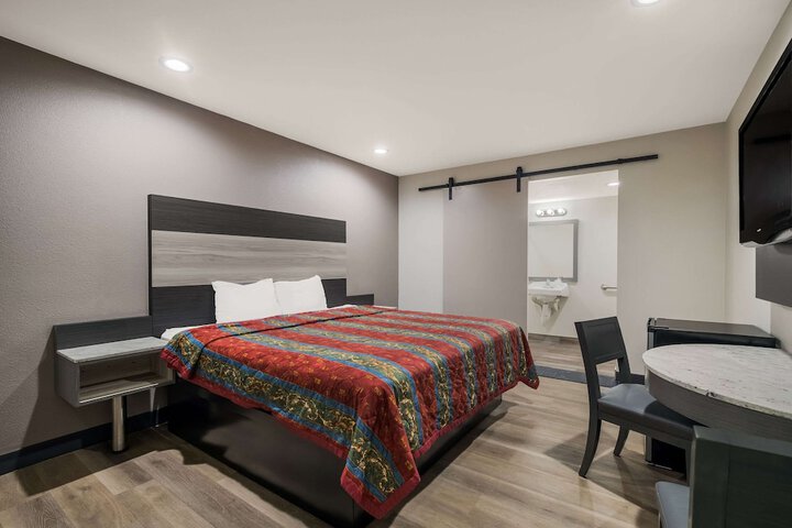 Room 14 of 26