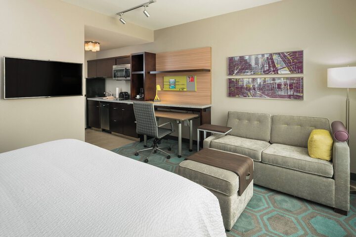 Room 32 of 60