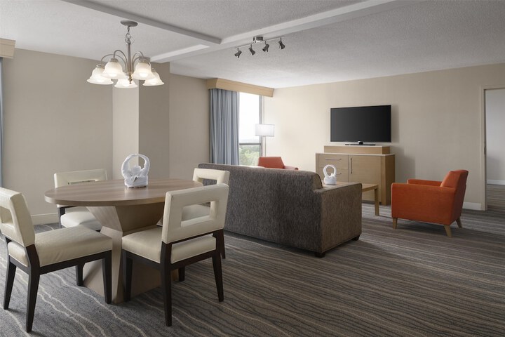 DoubleTree by Hilton Virginia Beach