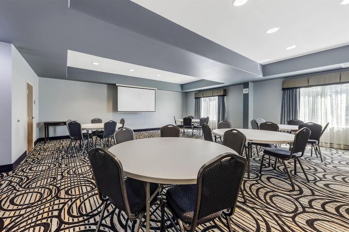 Best Western Plus Sand Bass Inn & Suites