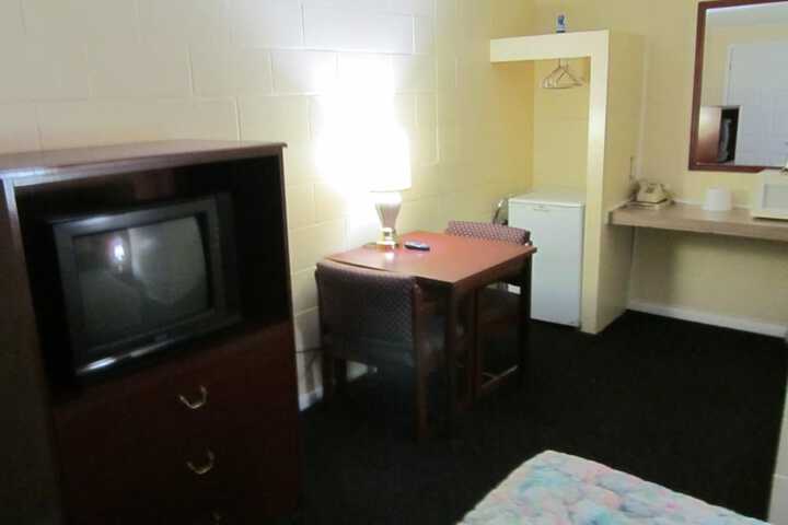 Room 8 of 12